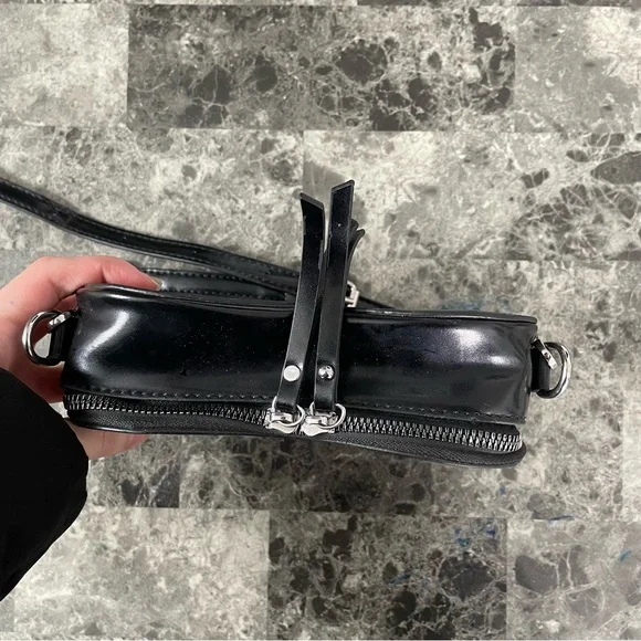 (Fake) Razor Blade Leather Chain Heart Bag - Picture 5 of 16